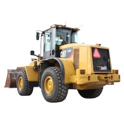 frontalnyj-pogruzchik-caterpillar-938h